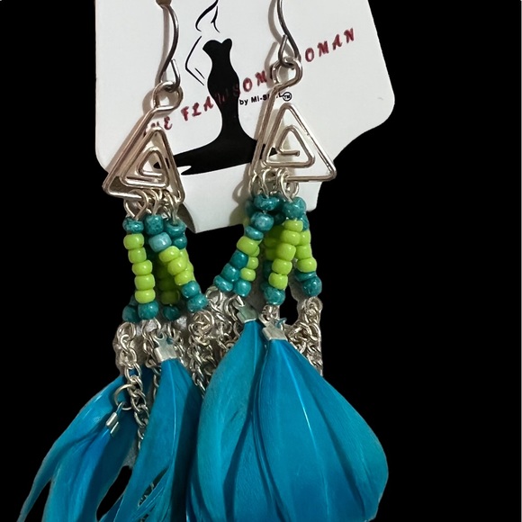 CUTE BEADED AND FEATHER DANGLE EARRINGS - Picture 2 of 11